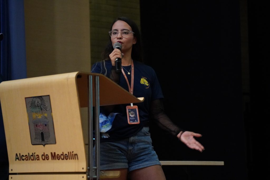 14-anos-multiples-voces-muchas-historias-1